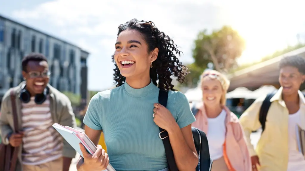 Beneficios de estudiar una carrera universitaria